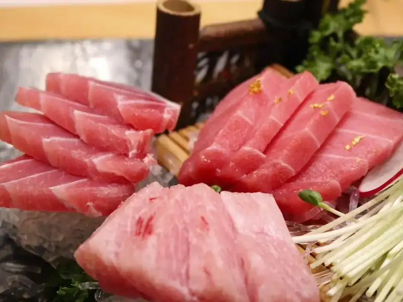 A plate of bright and fresh sashimi